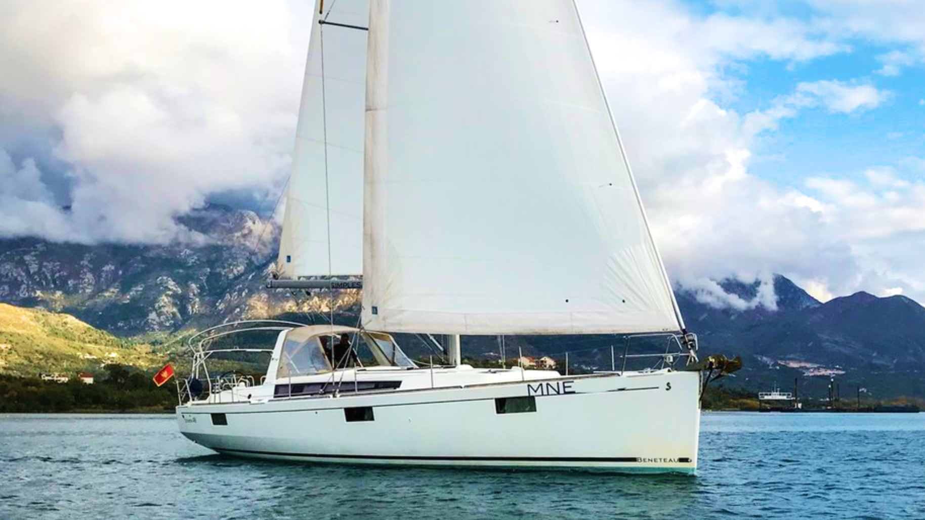 Парусная яхта Oceanis 48