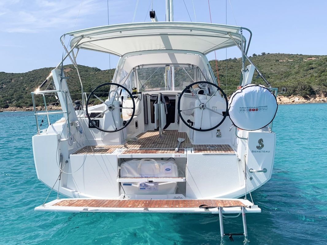 Парусная яхта Oceanis 35